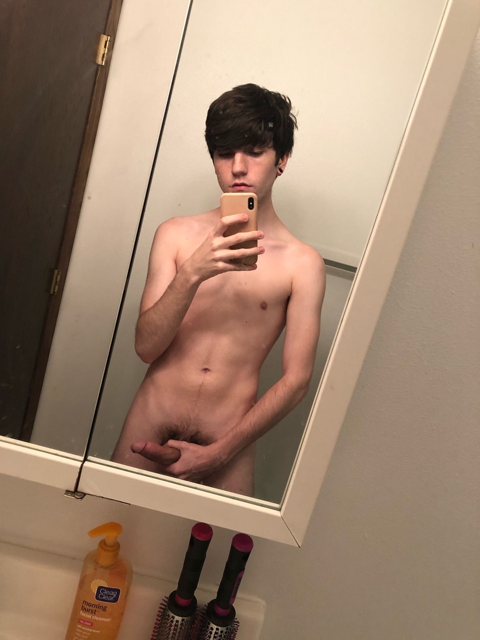 Cute Nudist - Dick pictures and nude selfies - Gay Porn Wire