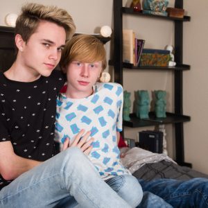 Cute American gay twinks bareback fucking