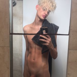 Nude Boy Selfie