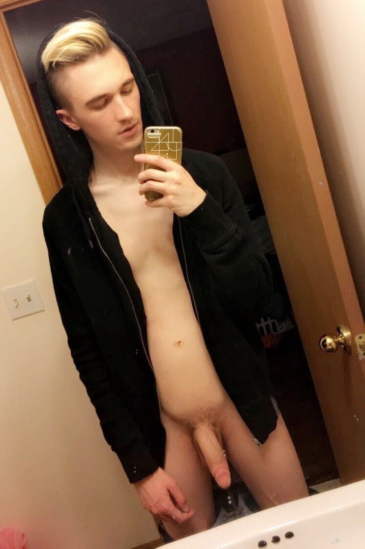 Nude Selfie Boy
