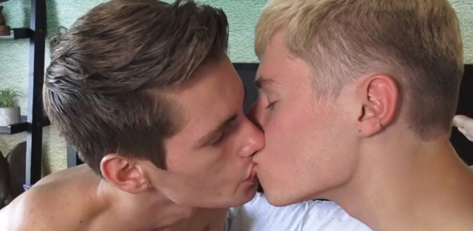 Threesome Cum Kissing - Cute threesome gay boys video - Gay Porn Wire